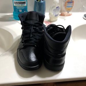 Jordan 1s mid